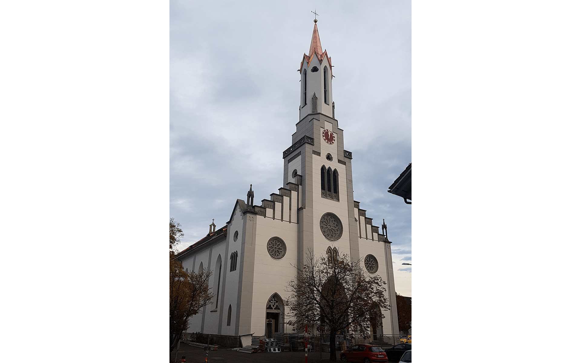 Kirche Leuggern | Sanierung: Erstellung eines Zustandsberichts, Ausschreibung nach NPK sowie Unterstützung nach Bedarf bei der Ausführung der Metallbekleidung am Kirchturm