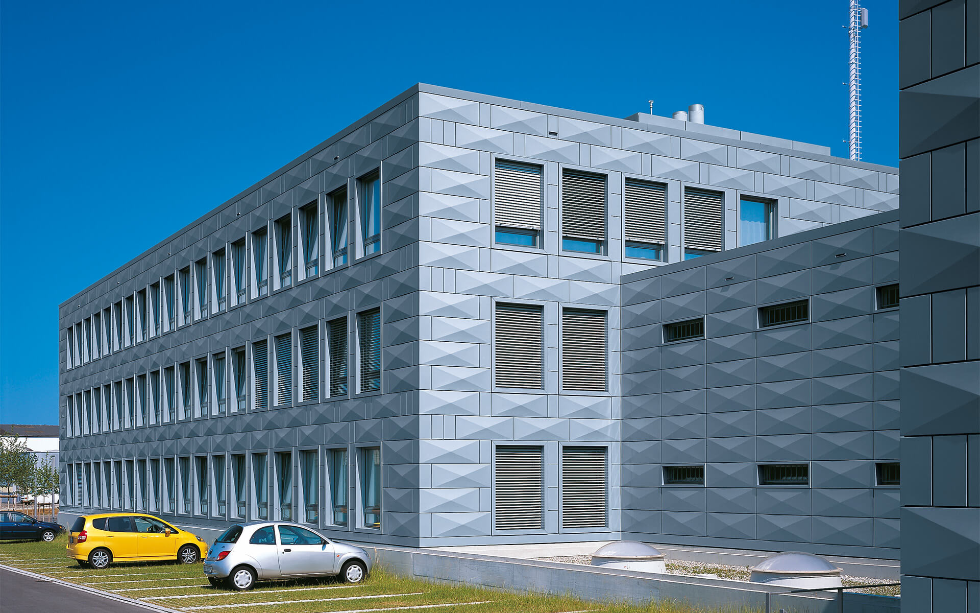 Polizei & Gefängnis Frauenfeld | Ausführungsplanung und fachliche Beratung für Metallbekleidungen der Fassadenkonstruktionen